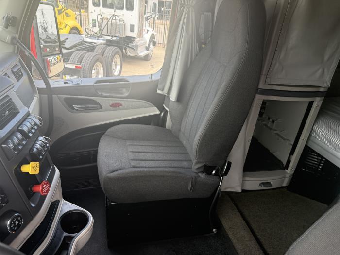 2022 Peterbilt 579-8
