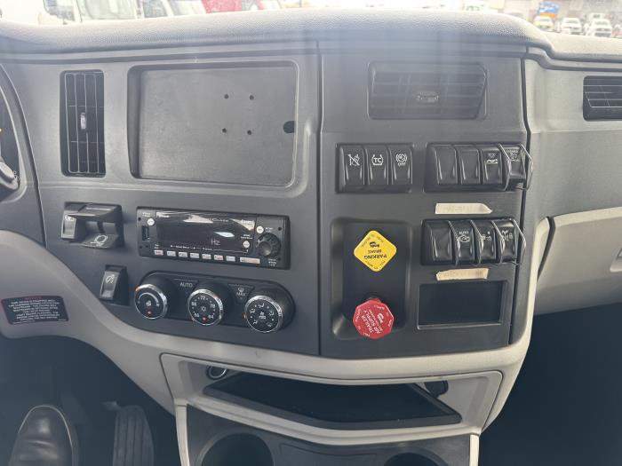 2022 Peterbilt 579-13