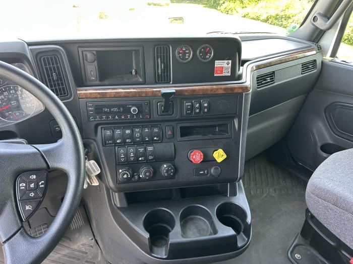 2022 International LT625-12