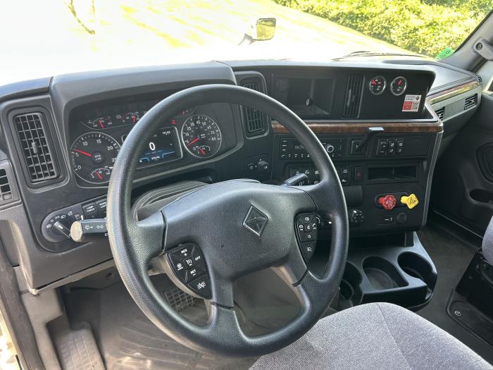 2022 International LT625-10
