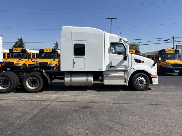 2022 Peterbilt 579-4