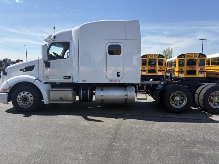 2022 Peterbilt 579-6