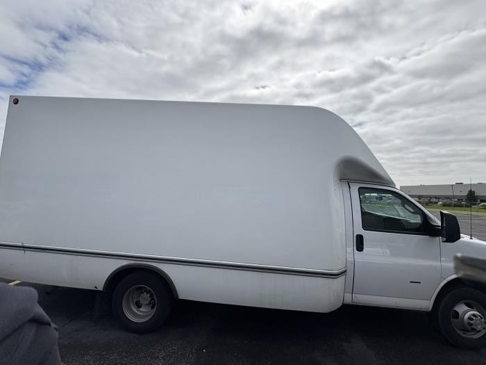 2024 Chevrolet Express 3500-5
