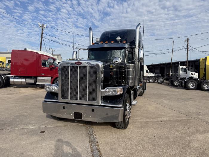 2022 Peterbilt 389-8