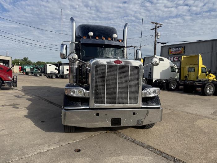 2022 Peterbilt 389-9