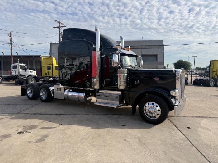2022 Peterbilt 389-2
