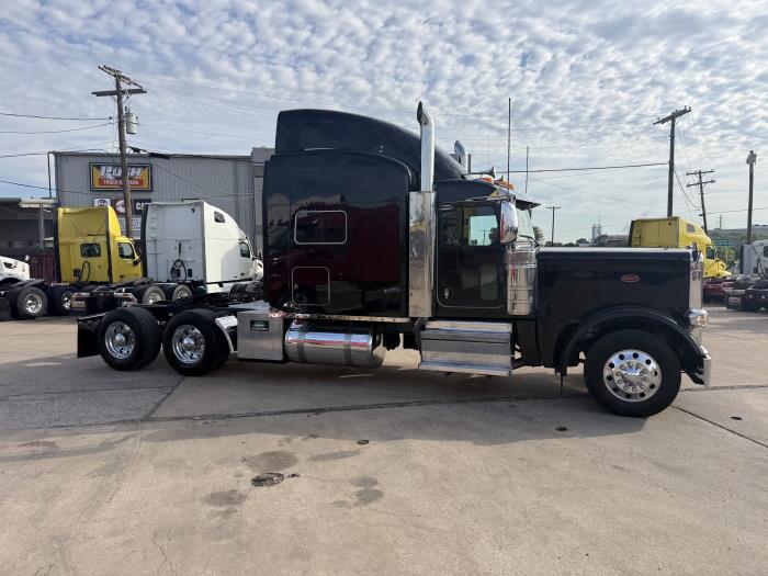 2022 Peterbilt 389-15