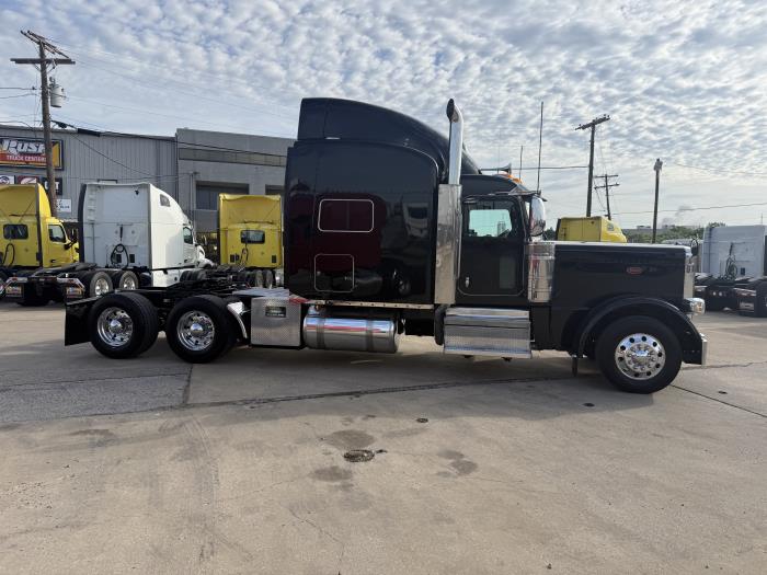 2022 Peterbilt 389-16