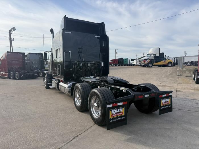 2022 Peterbilt 389-24