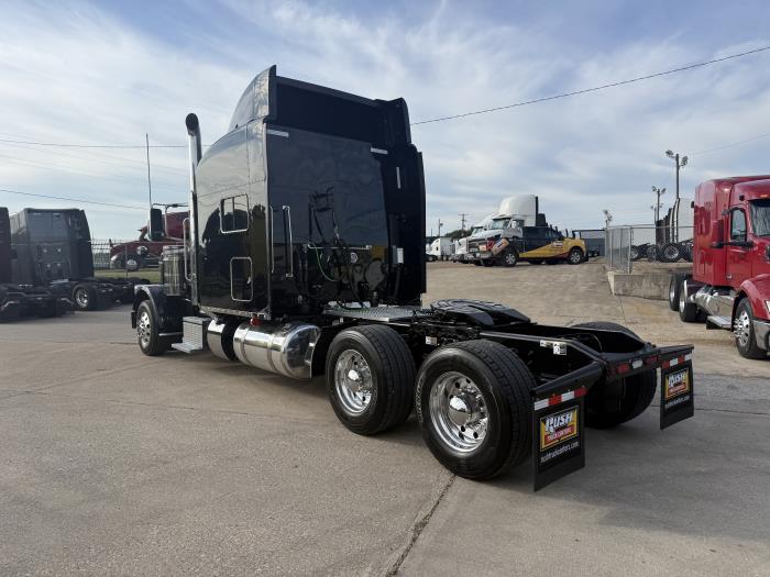 2022 Peterbilt 389-25