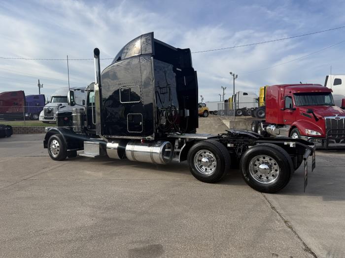 2022 Peterbilt 389-27