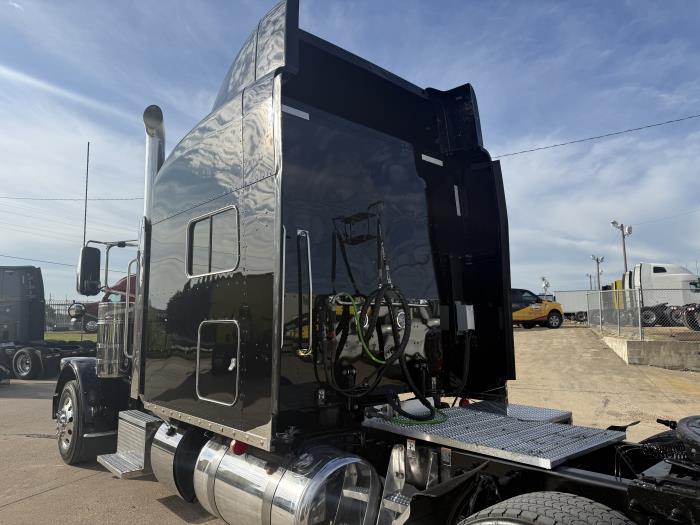 2022 Peterbilt 389-32