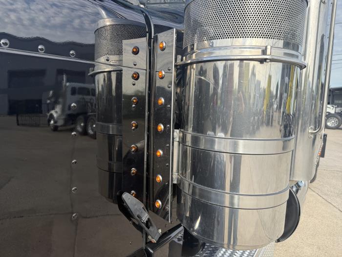 2022 Peterbilt 389-36