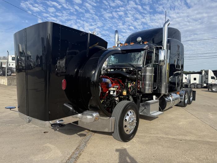 2022 Peterbilt 389-37