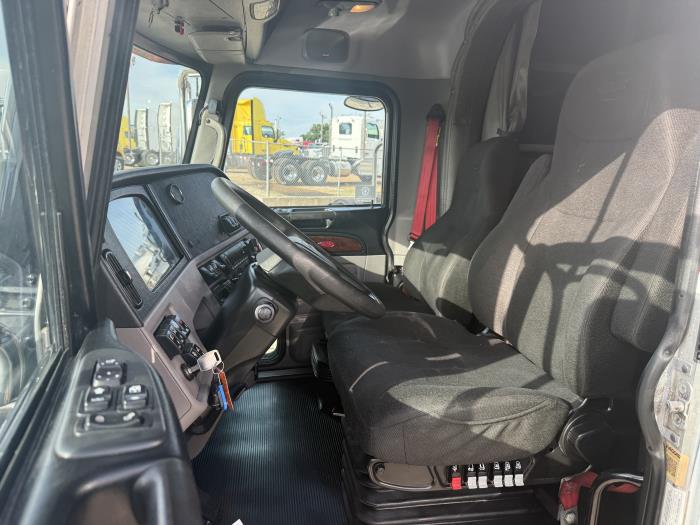 2022 Peterbilt 389-41