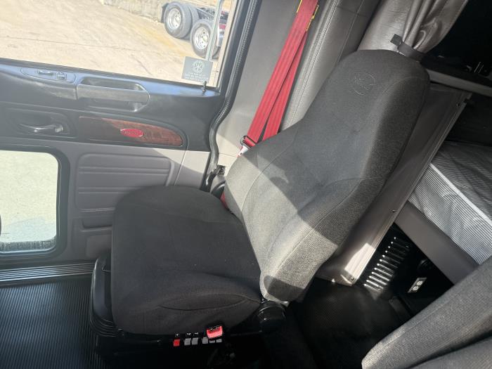 2022 Peterbilt 389-42