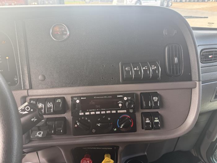 2022 Peterbilt 389-44
