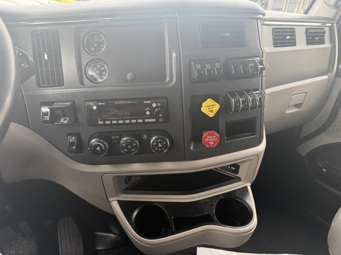 2022 Peterbilt 579-6