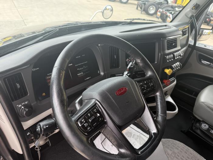 2022 Peterbilt 579-16