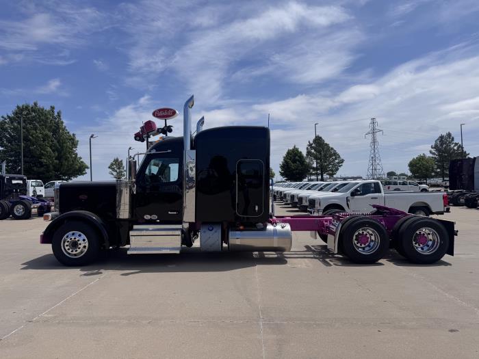 2027 Peterbilt 589-2