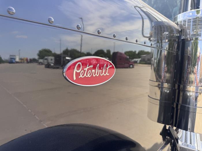 2027 Peterbilt 589-4