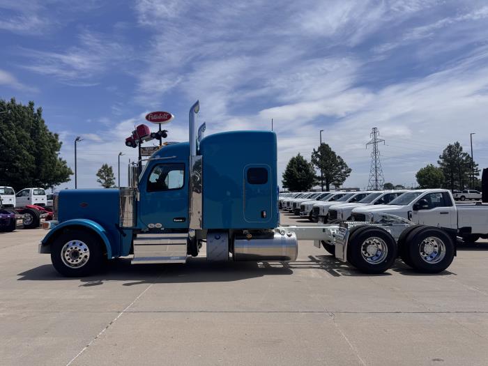 2027 Peterbilt 589-2