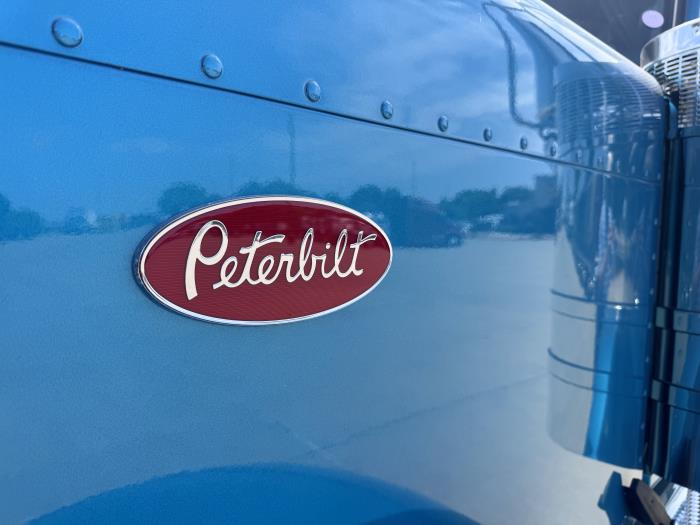 2027 Peterbilt 589-4