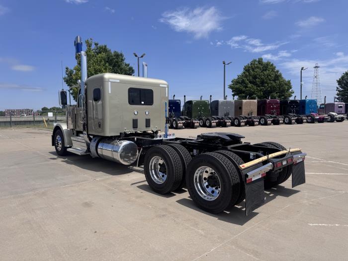 2027 Peterbilt 589-3