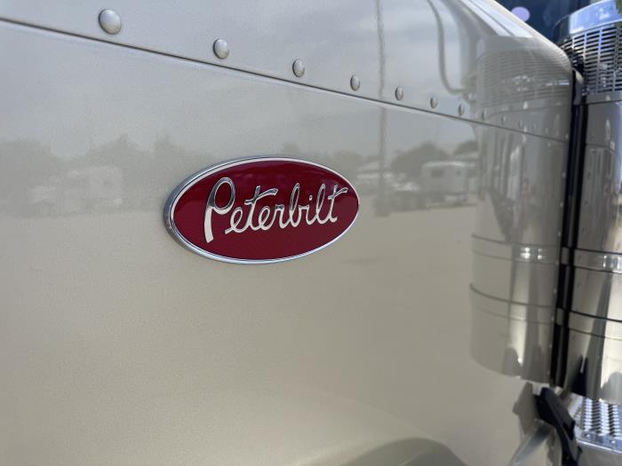 2027 Peterbilt 589-4