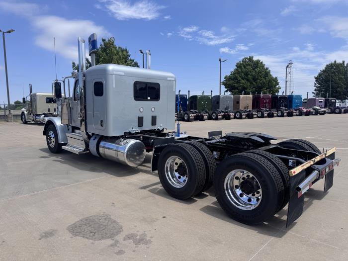 2027 Peterbilt 589-3