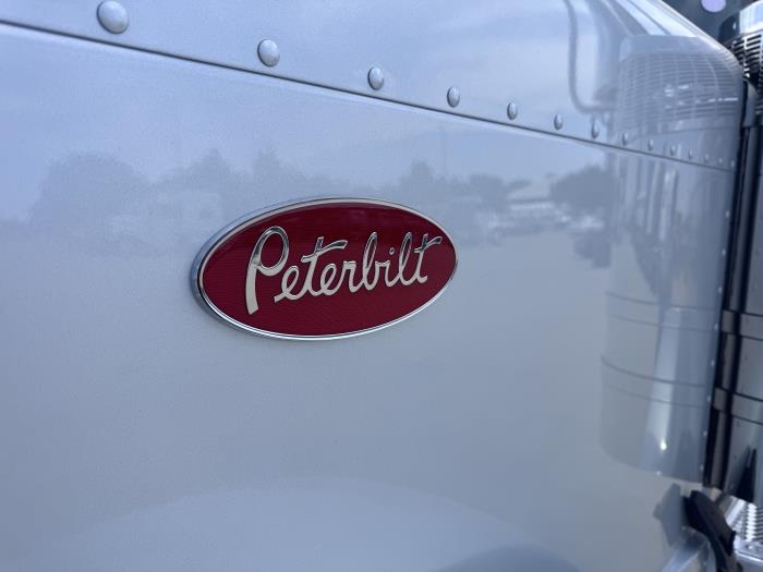 2027 Peterbilt 589-4