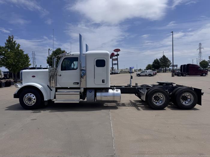 2027 Peterbilt 589-2