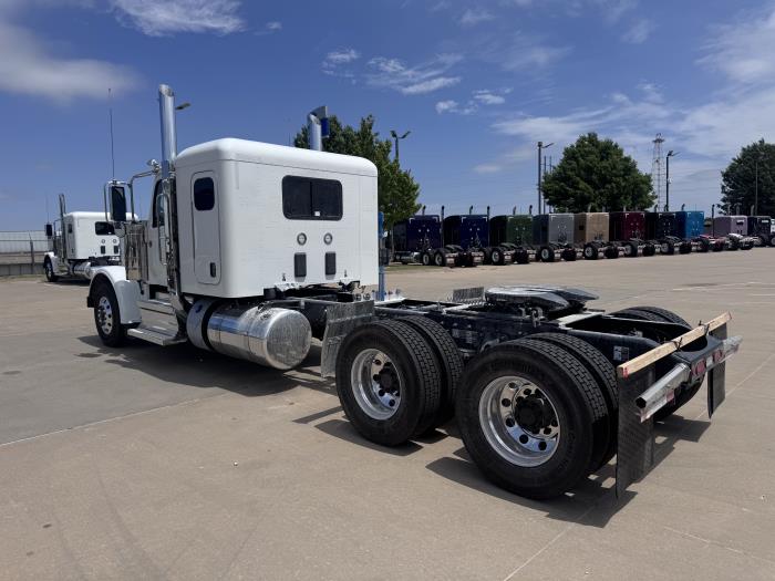 2027 Peterbilt 589-3