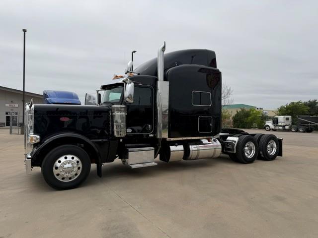 2022 Peterbilt 389-2