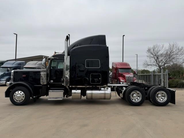 2022 Peterbilt 389-3