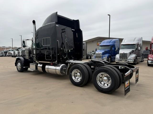 2022 Peterbilt 389-4
