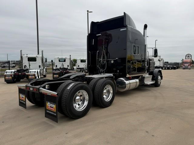 2022 Peterbilt 389-7