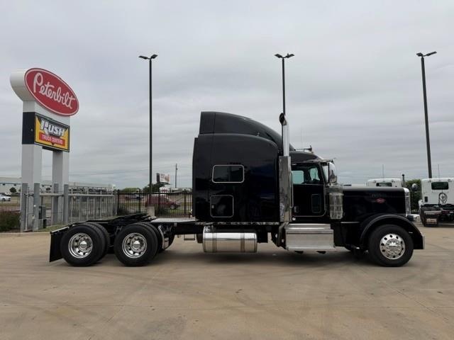 2022 Peterbilt 389-9