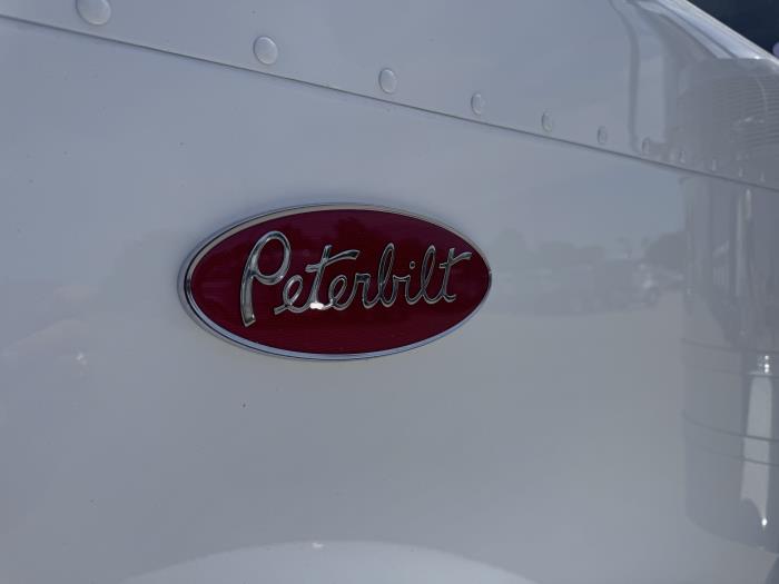 2027 Peterbilt 589-4