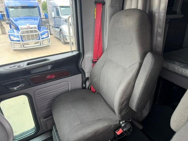 2022 Peterbilt 389-30