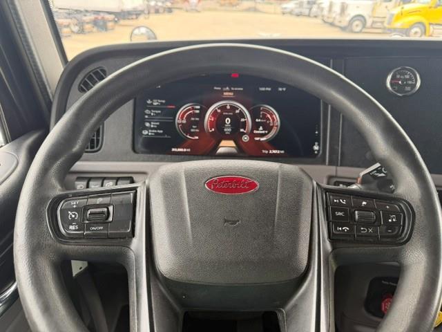 2022 Peterbilt 389-31