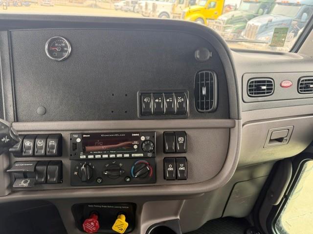 2022 Peterbilt 389-34