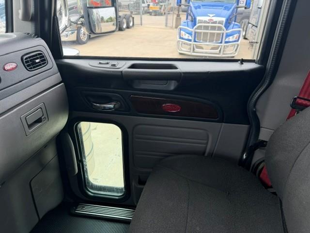 2022 Peterbilt 389-36