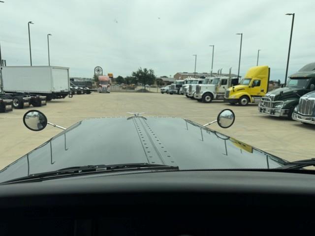 2022 Peterbilt 389-43