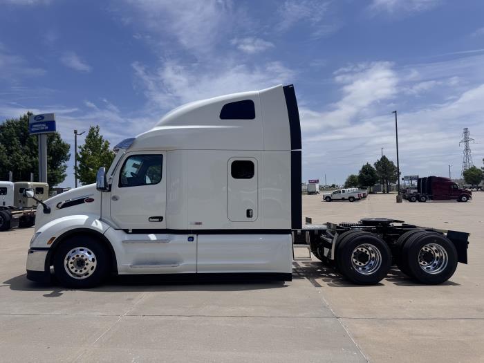 2027 Peterbilt 579-2