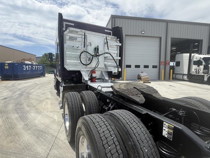 2022 Peterbilt 579-8