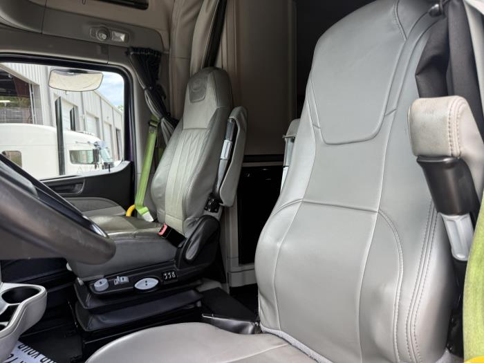 2022 Peterbilt 579-25