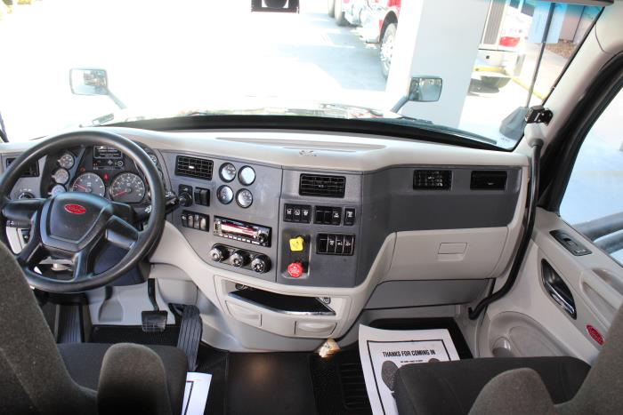 2022 Peterbilt 579-15