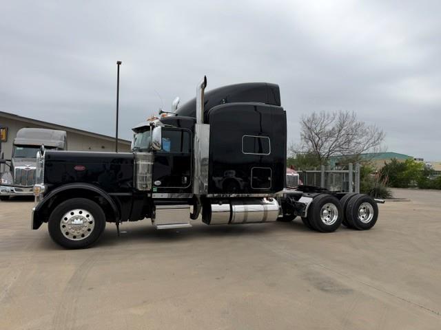 2022 Peterbilt 389-2