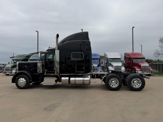 2022 Peterbilt 389-3
